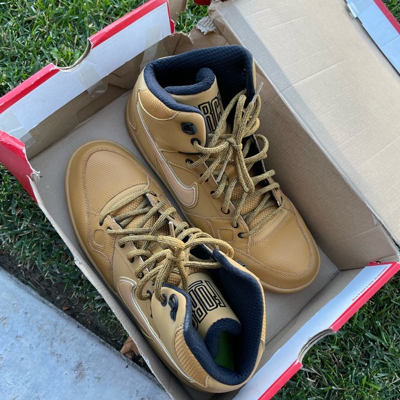 Nike - Picture 6 of 6